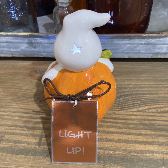Light Up Ghost with Pumpkin - Picture 3 of 7